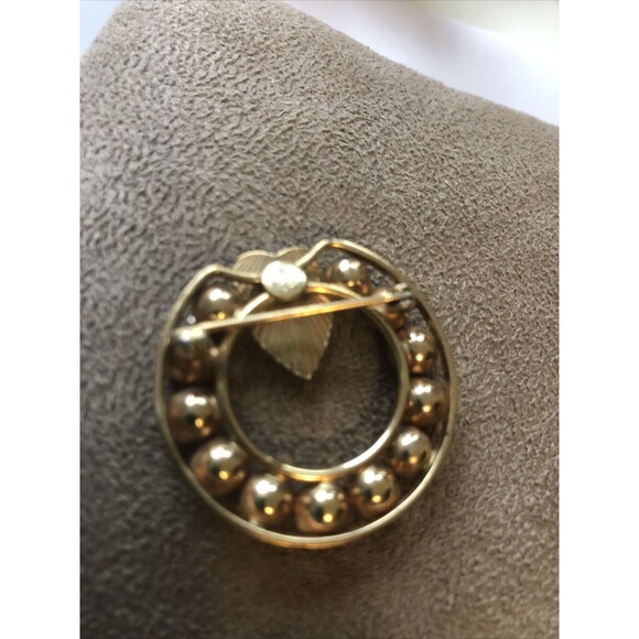 Vintage Wreath 12K GOLD FILLED BROOCH PIN WITH MULTI COLOR CRYSTALS  - - Picture 2 of 7